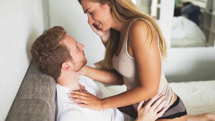 八种方法推荐女性轻舔阴茎，让性爱更完美