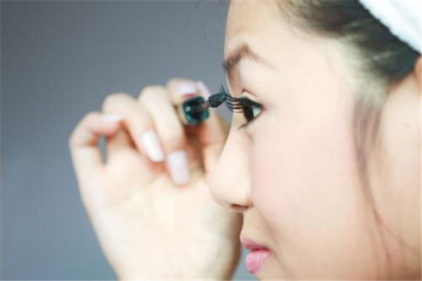 双眼皮手术风险大吗 双眼皮手术属于常见手术